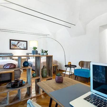 Address Deluxe Downtown Lägenhet Ljubljana Exteriör bild