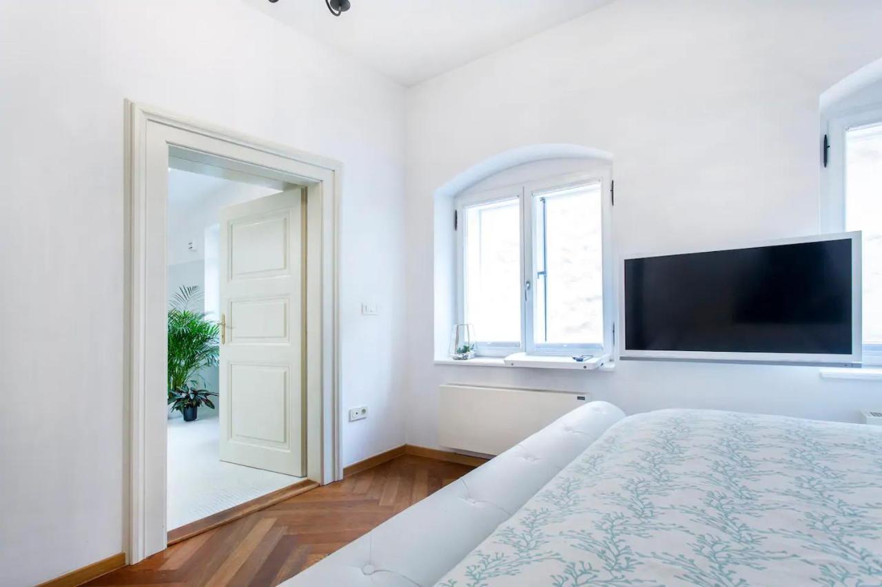 Address Deluxe Downtown Lägenhet Ljubljana Exteriör bild
