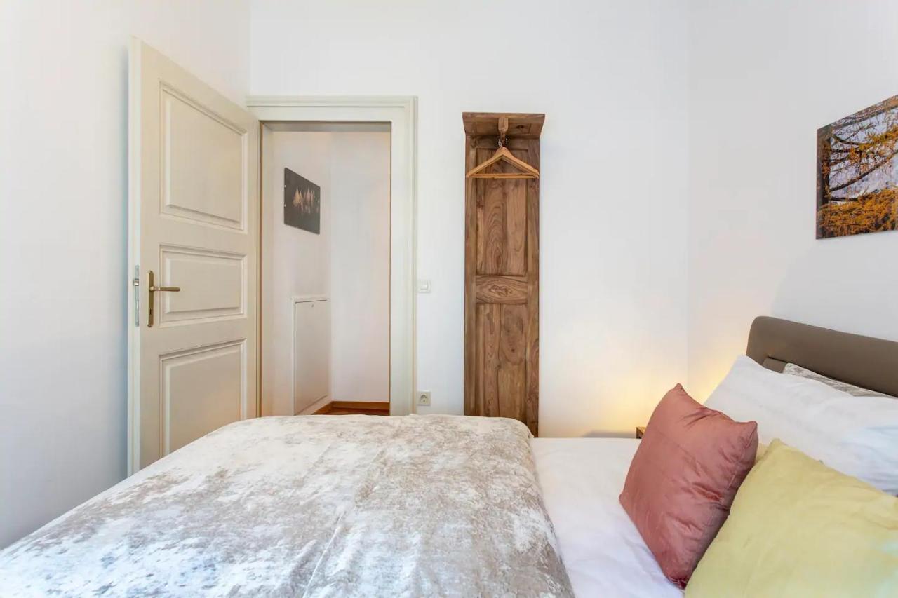 Address Deluxe Downtown Lägenhet Ljubljana Exteriör bild