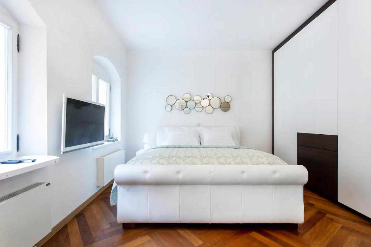 Address Deluxe Downtown Lägenhet Ljubljana Exteriör bild