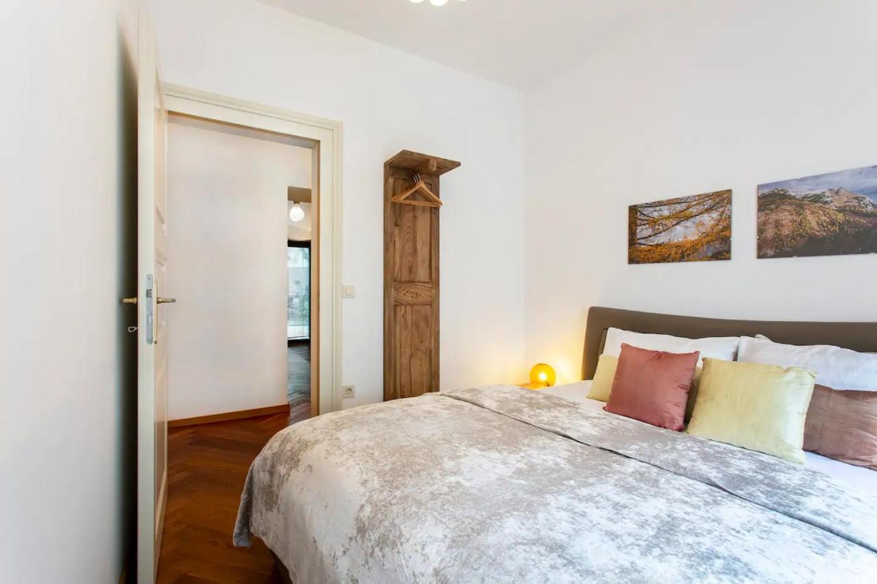 Address Deluxe Downtown Lägenhet Ljubljana Exteriör bild