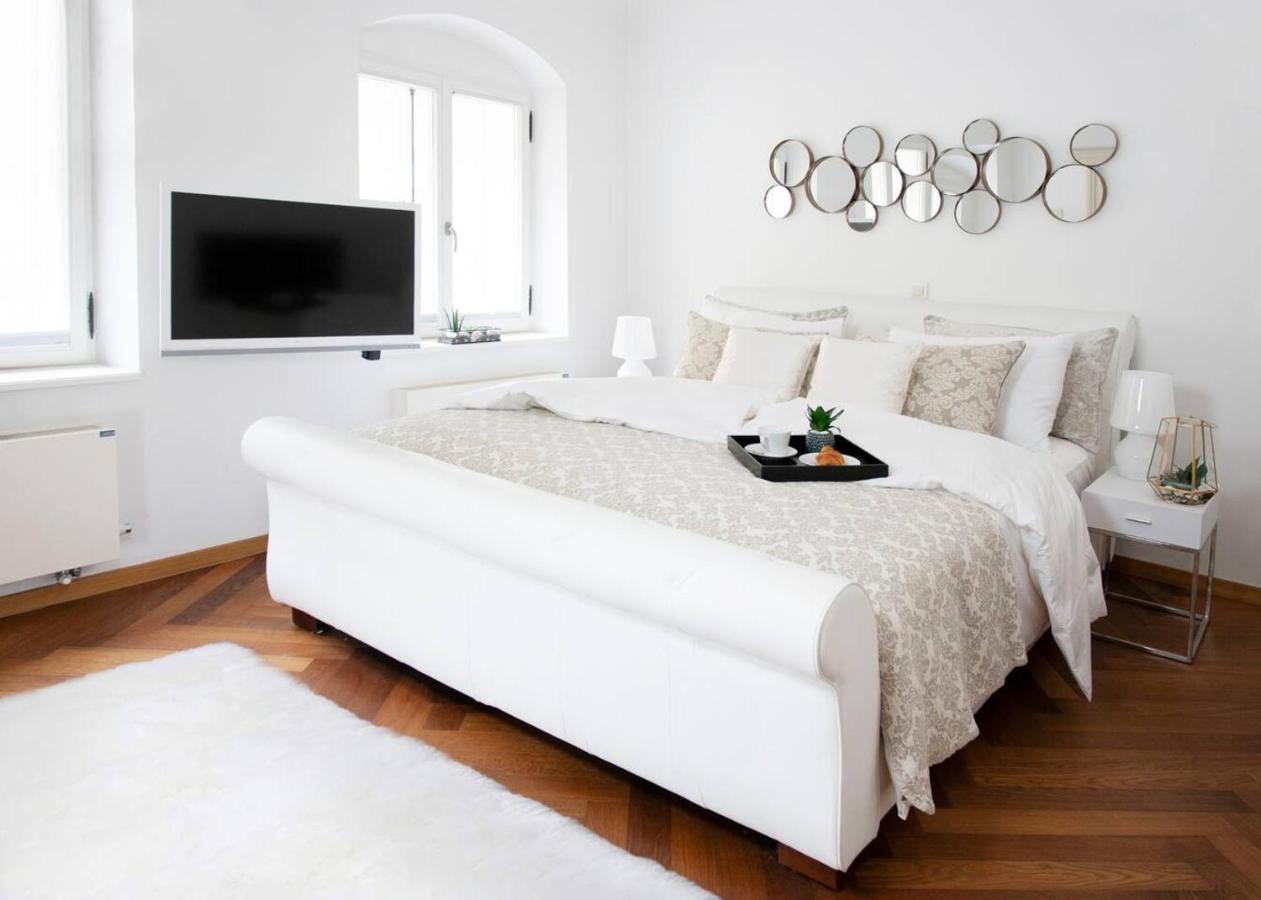 Address Deluxe Downtown Lägenhet Ljubljana Exteriör bild