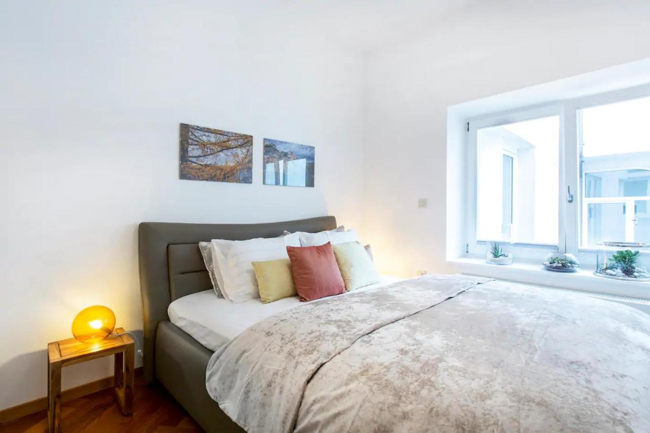 Address Deluxe Downtown Lägenhet Ljubljana Exteriör bild