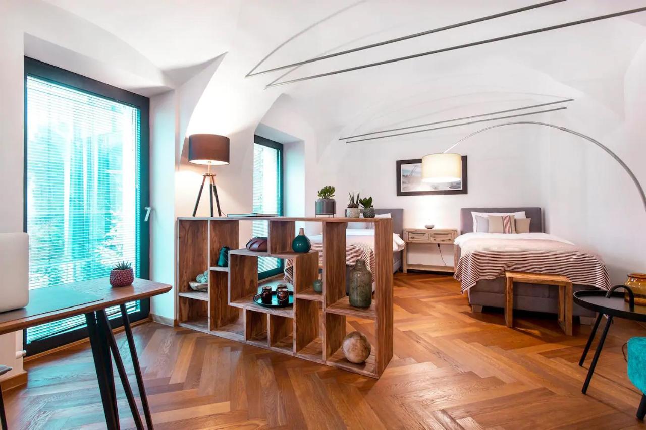 Address Deluxe Downtown Lägenhet Ljubljana Exteriör bild