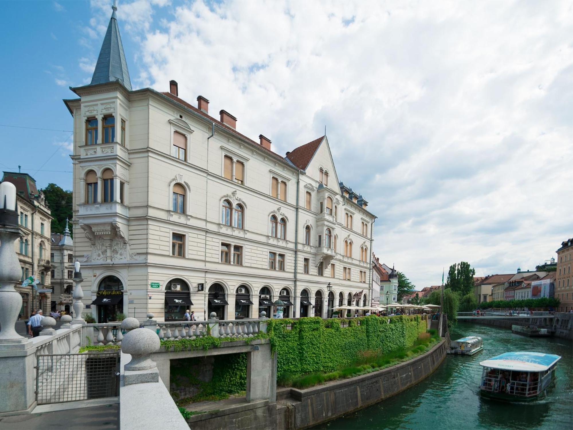 Address Deluxe Downtown Lägenhet Ljubljana Exteriör bild